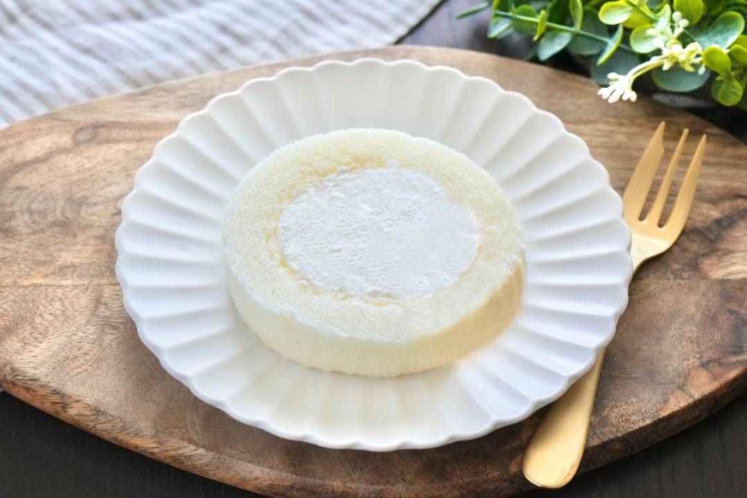 驚きのとろふわ食感。ローソン新作ロール「2層のレアチーズ」を