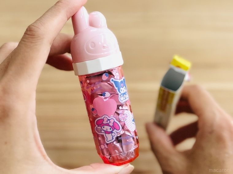 ダイソーの綿棒ケース マイメロクロミに粒ガムを入れた様子