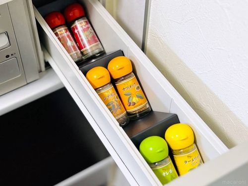 コンロ横の引き出し、ごちゃついてない100均で整う調味料収納