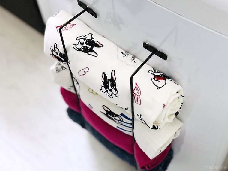 洗濯機に取り付けたタオルラックにバスタオルを収納した様子