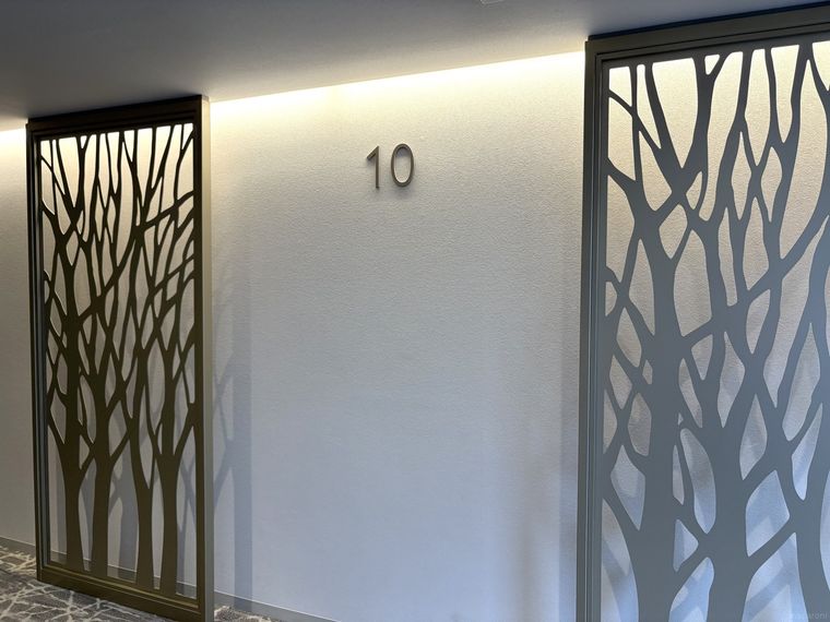 エレベーターホール10階のモニュメント