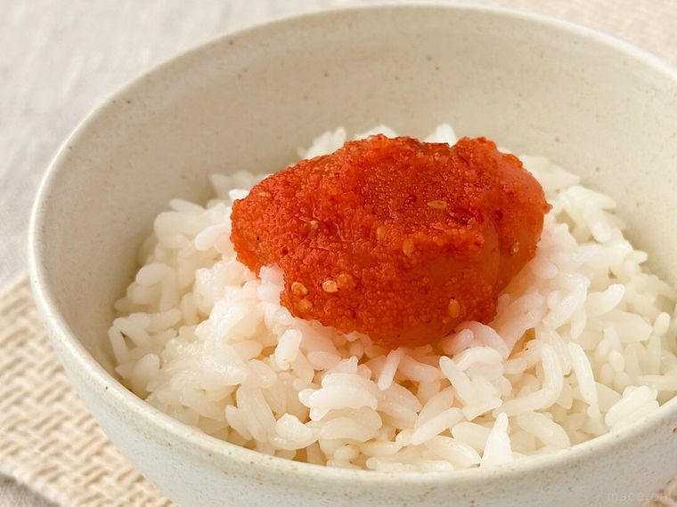 ご飯の上に成城石井 たらこキムチが盛り付けられている様子