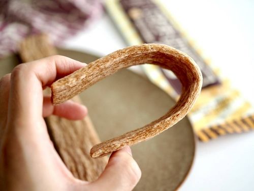 韓国の駄菓子チョンドゥギをダイソーで発見まるで木の肌とにかく不思議な食感だけど