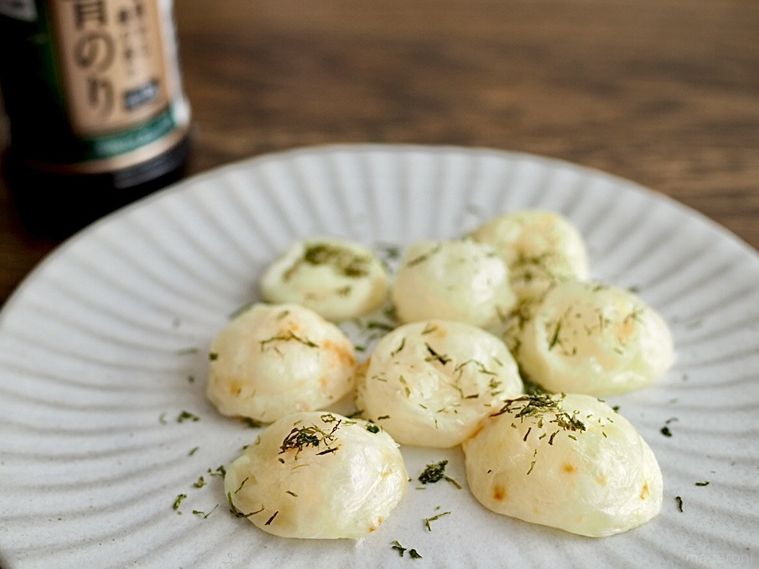 さけるチーズスナックに青のりをトッピング