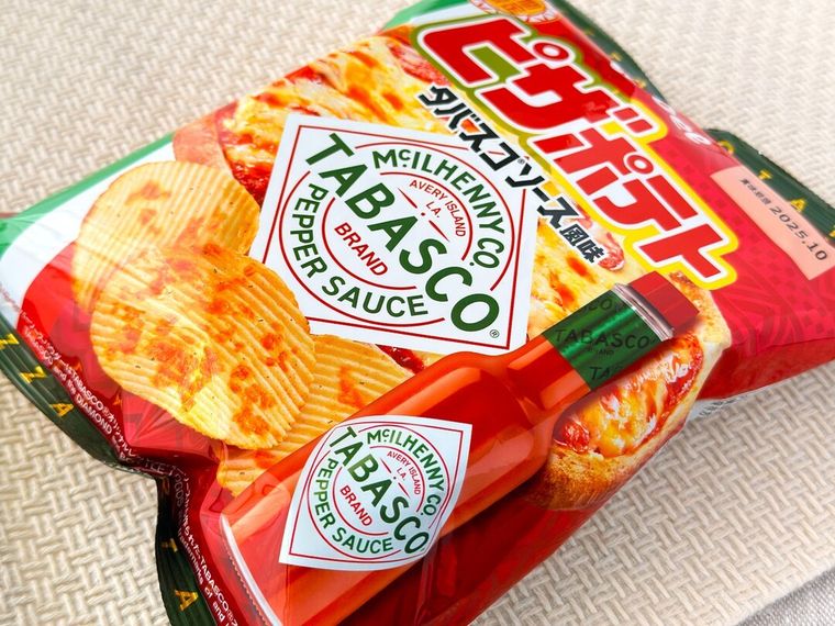 タバスコが描かれたピザポテト タバスコソース風味のパッケージ