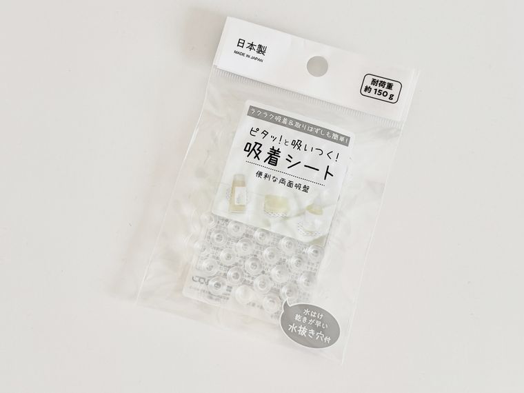 セリアピタッと吸い付く吸着シートのパッケージ