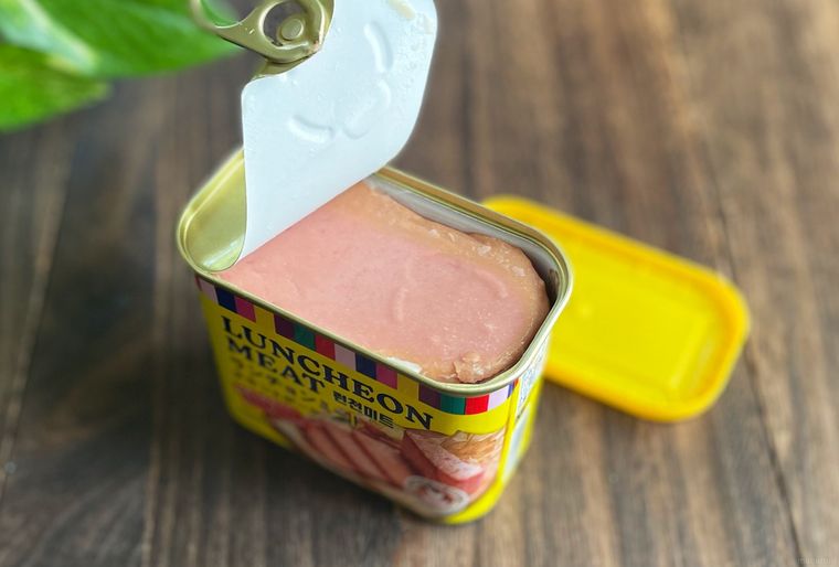 ランチョンミートの缶を開封したところ