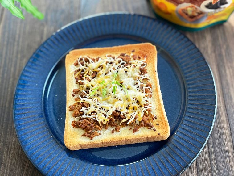 サバカリーをアレンジしたカレーチーズトースト