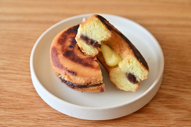 半分にカットした焼きホームカット あんバター