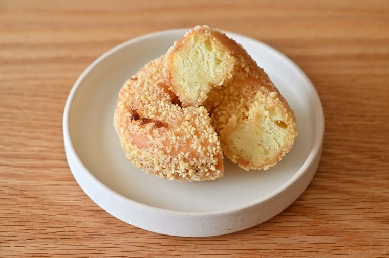 半分にカットした焼きホームカット バタークランチ