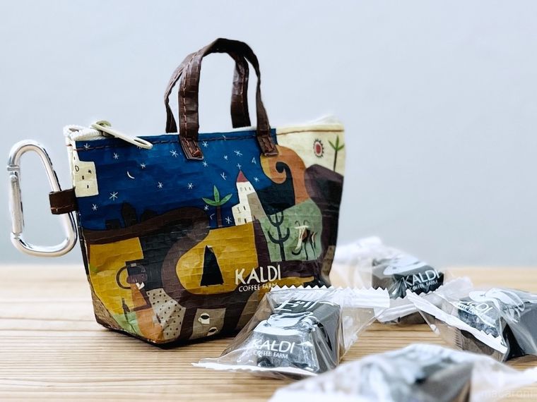 カルディ伝説柄カラビナ付きミニバッグとコーヒーゼリー