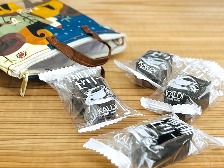 カルディ伝説柄カラビナ付きミニバッグとコーヒーゼリー