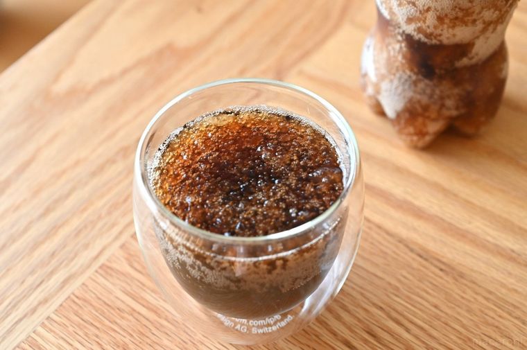 フローズンコーラが入っているグラス