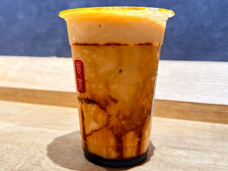 カップにはいった黒糖ブラック ジェラッティー