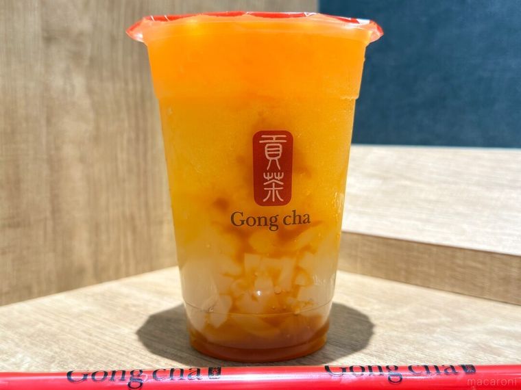 アロエとナタデココをトッピングしたマンゴーピーチ阿里山 ジェラッティー