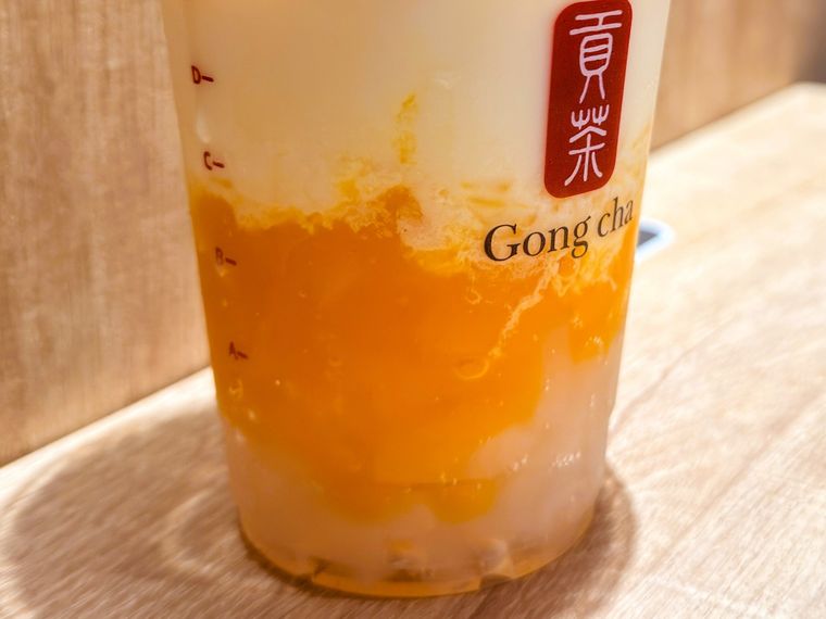 ナタデココが入ったFRESH マンゴーオレンジ ミルクティー