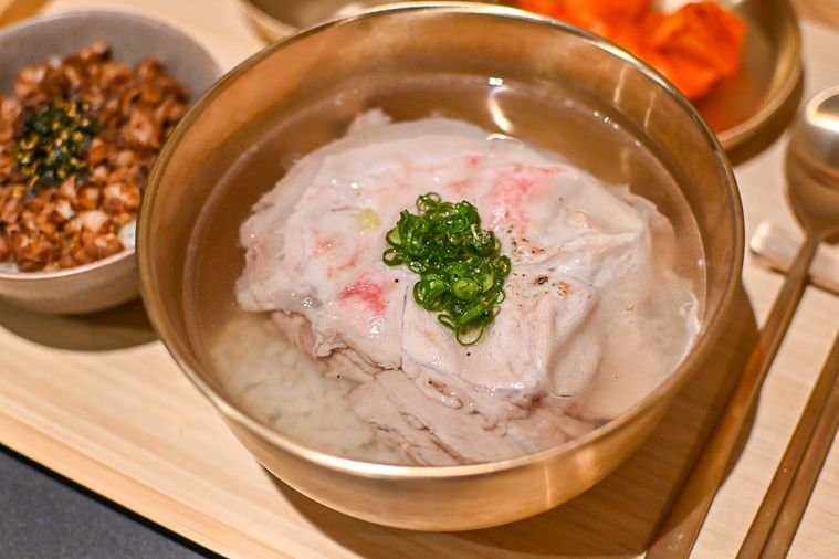 コムタンスープのアップ