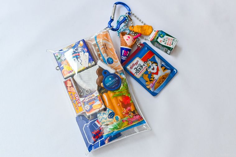 ガチャガチャを詰めたキーホルダーのアップ