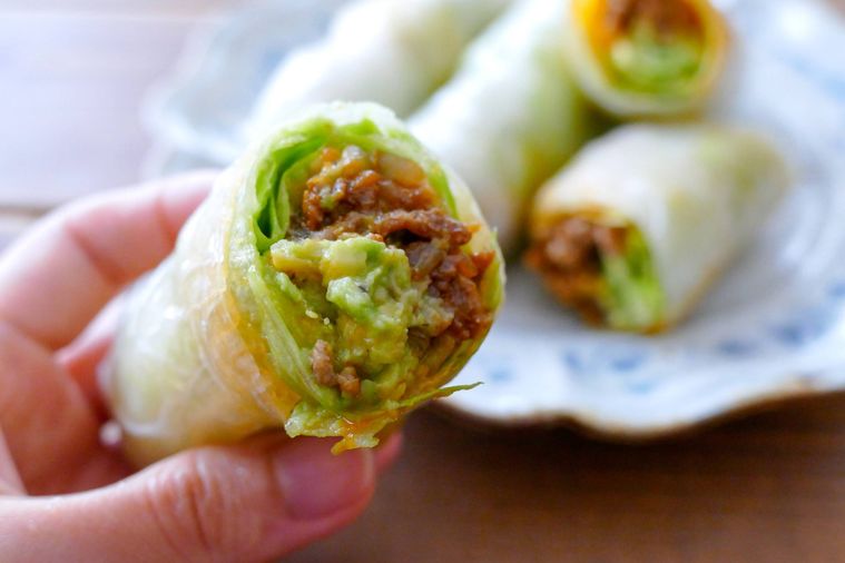 ひと口でやみつきシャキシャキ食感の生春巻き風タコス