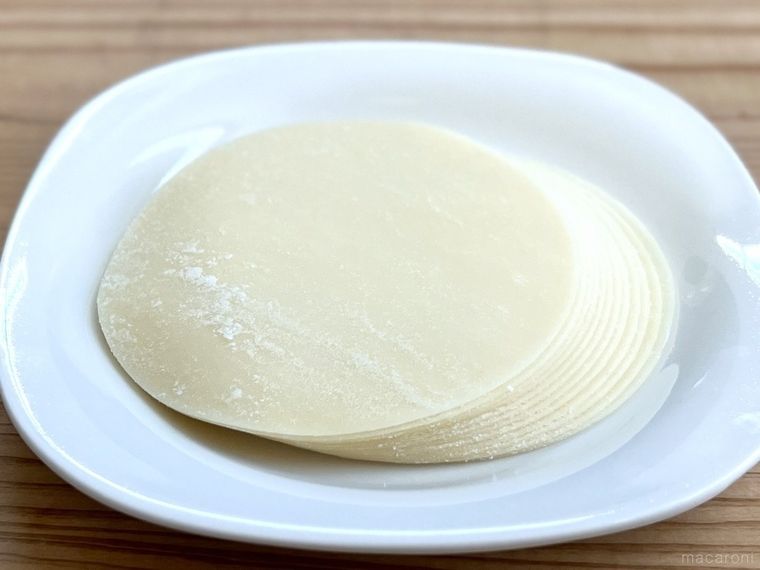 皿に盛られた餃子の皮