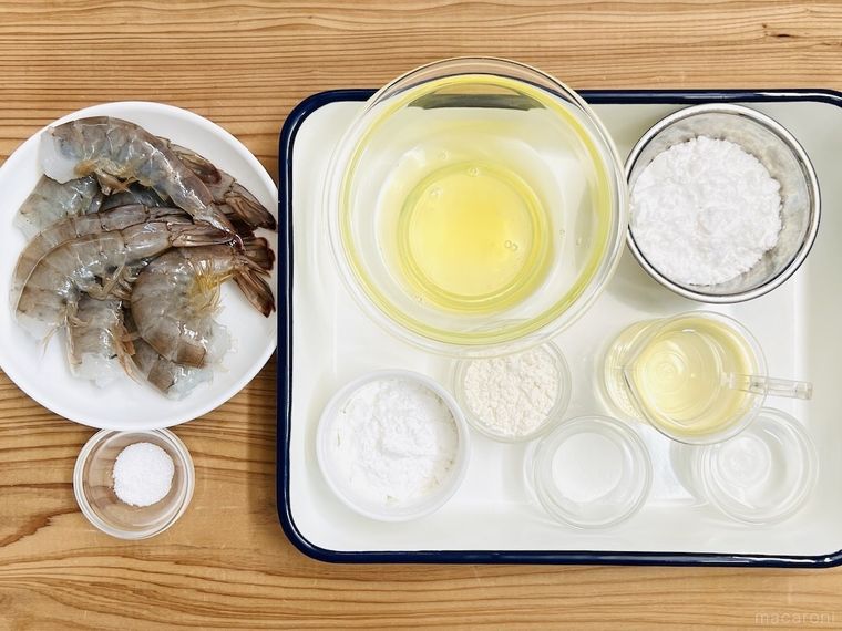 えび風船の材料が並んでいる様子