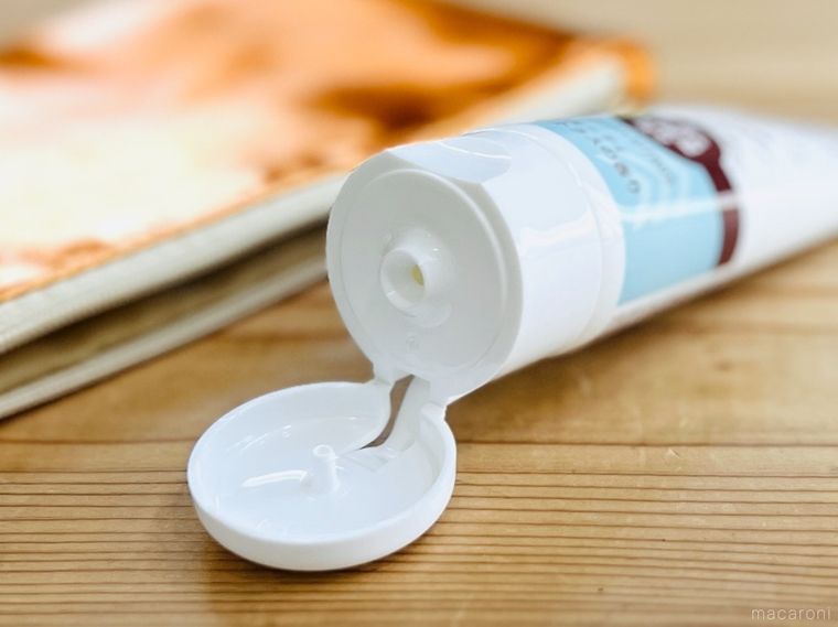 蓋が開いたスキンクリーム