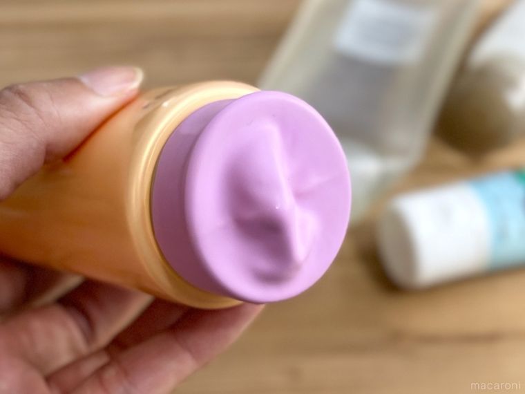 トリートメントの容器に紫色の風船をかぶせた様子