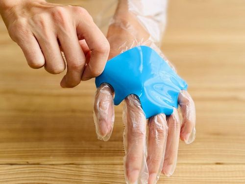 使い捨て手袋がズレない。ダイソーで見つけた手袋ピタットに感激のひとこと