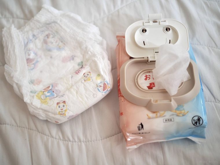 おしりふきのフタを縦にはったところ