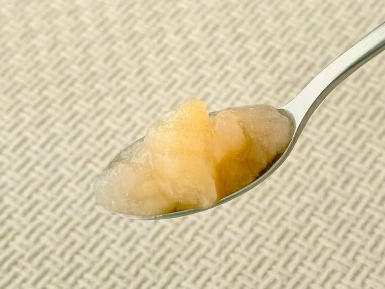 まるかじゅり ピーチグレープフルーツグァバをスプーンに出した様子