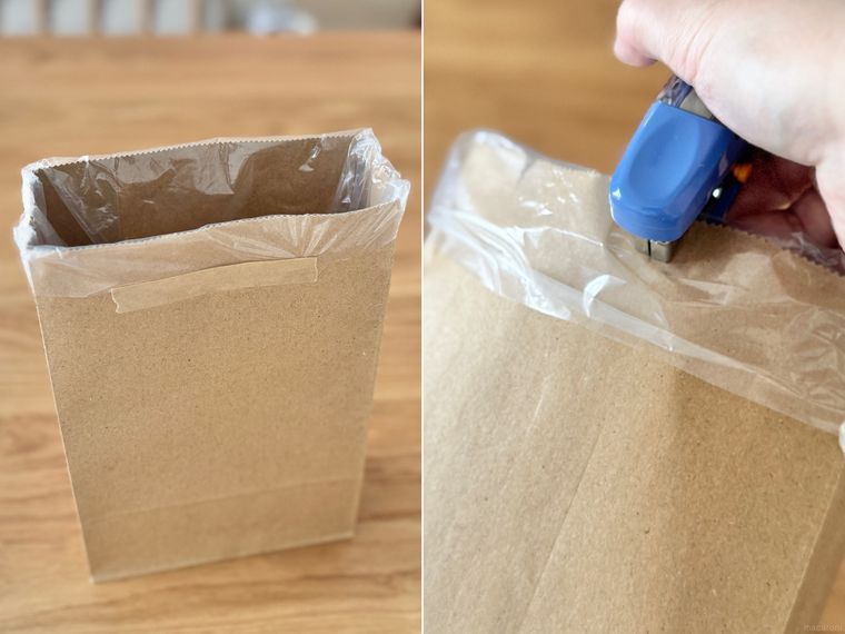紙袋にポリ袋をつけている