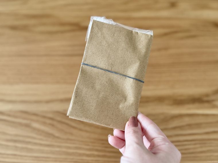 折りたたんだ紙袋製エチケット袋