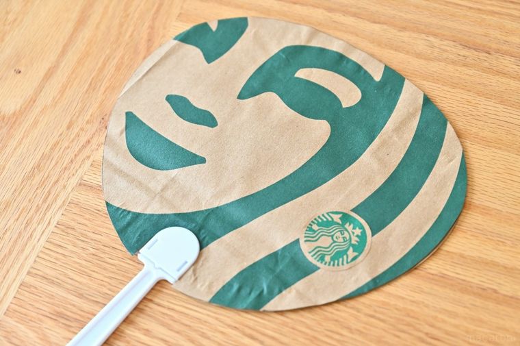 紙袋で作ったうちわ