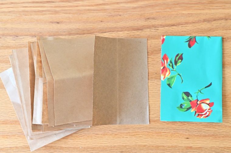 2種類の紙が並んでいる