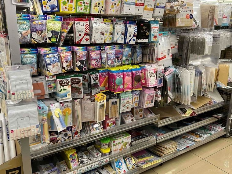 ダイソーの工作グッズ売り場