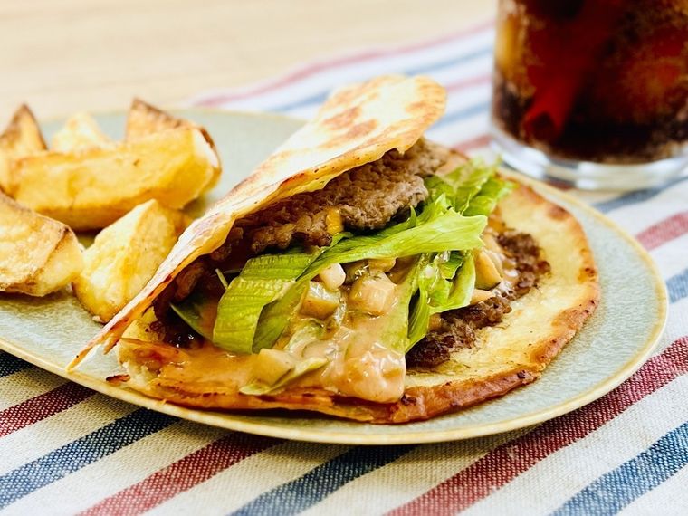 ビッグマックタコス、フライドポテト、コーラ