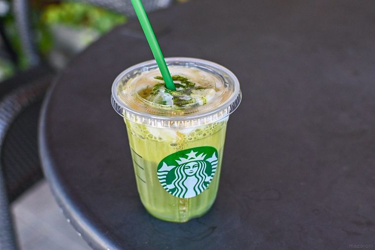 ドリンクを斜めから