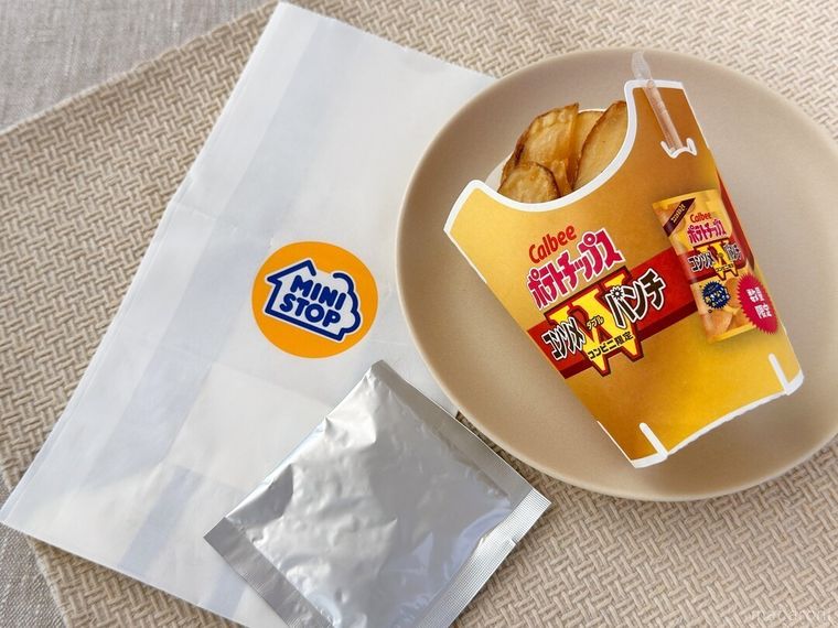 北海道ウェーブポテト コンソWパンチとパウダーなどが置かれている様子