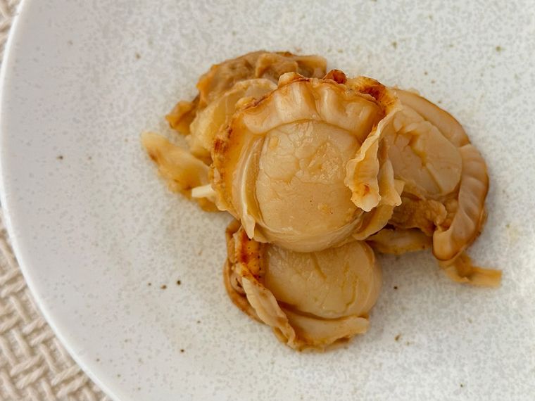 パッケージから取り出したほたて ガーリックオイル焼き