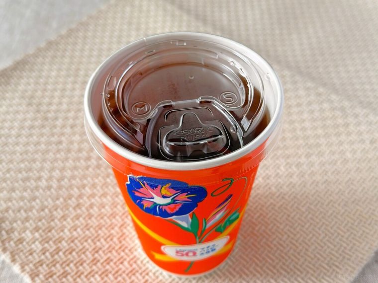 蓋がついたアイスアールグレイティー