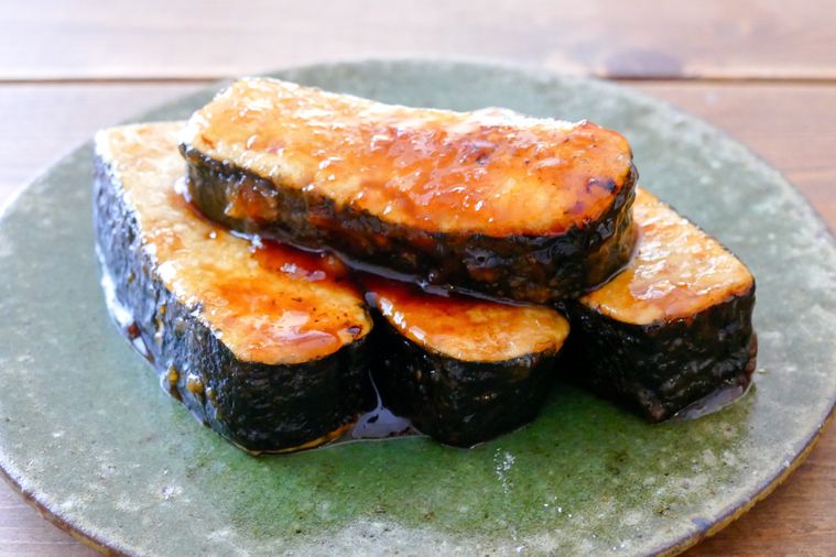 豆腐海苔ロールが盛り付けられた皿