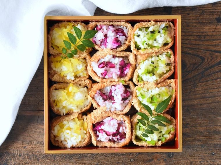 重箱に詰めた3種のいなり寿司