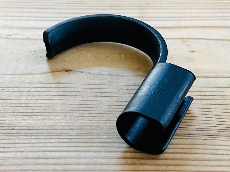 セリアの両手が自由に使える傘ハンドホルダー