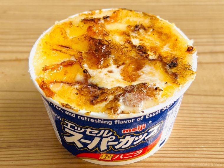 エッセル スーパーカップの表面をキャラメリゼした様子
