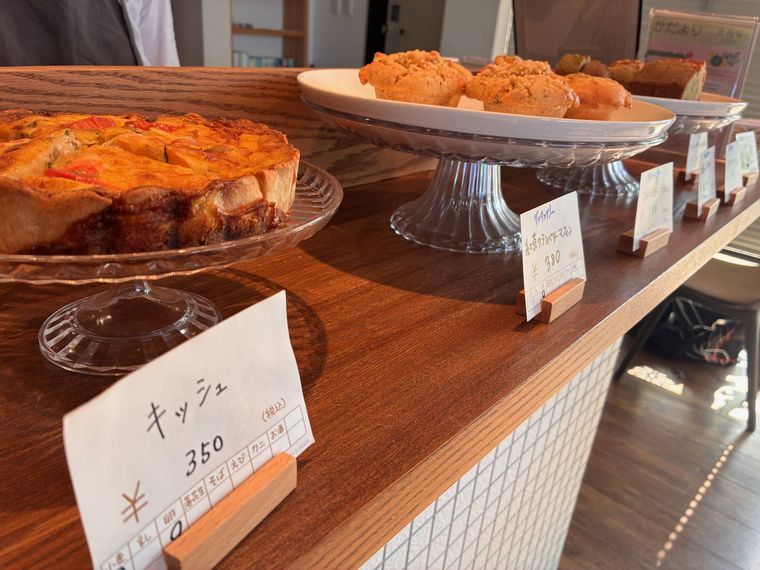 グルテンフリーの焼き菓子とキッシュ