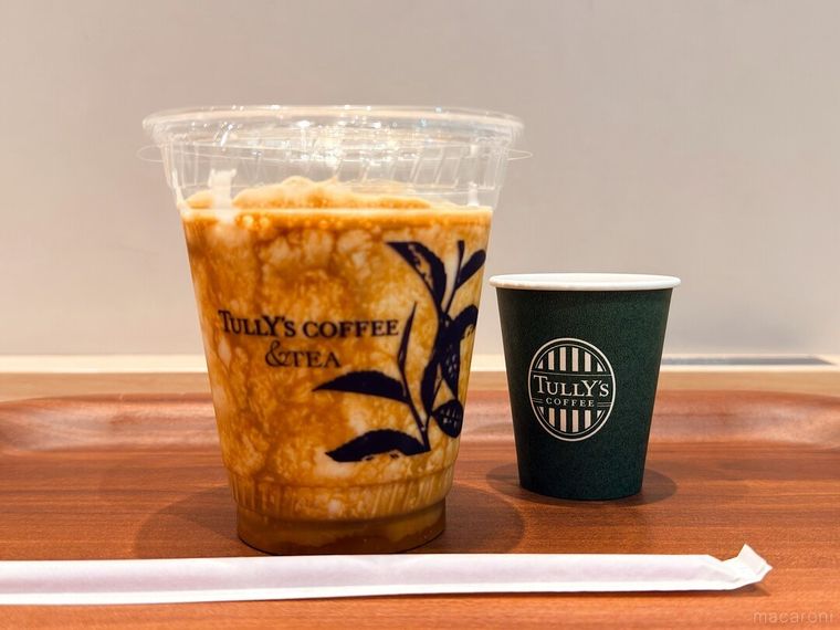 お盆にのった エスプレッソに恋して 溺れるバニラアフォガートシェイク