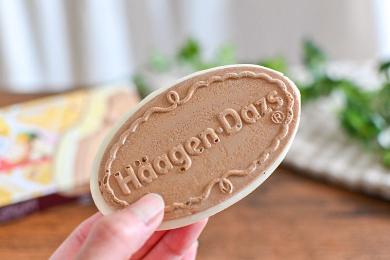 アイスを持っているところ