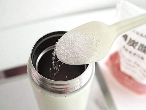 水筒の茶渋がこすらなくても落ちた。ダイソーで見つけた110円の粉で専用洗剤いらず