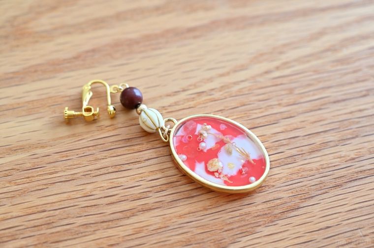 ペットボトルキャップで作った赤色のイヤリング