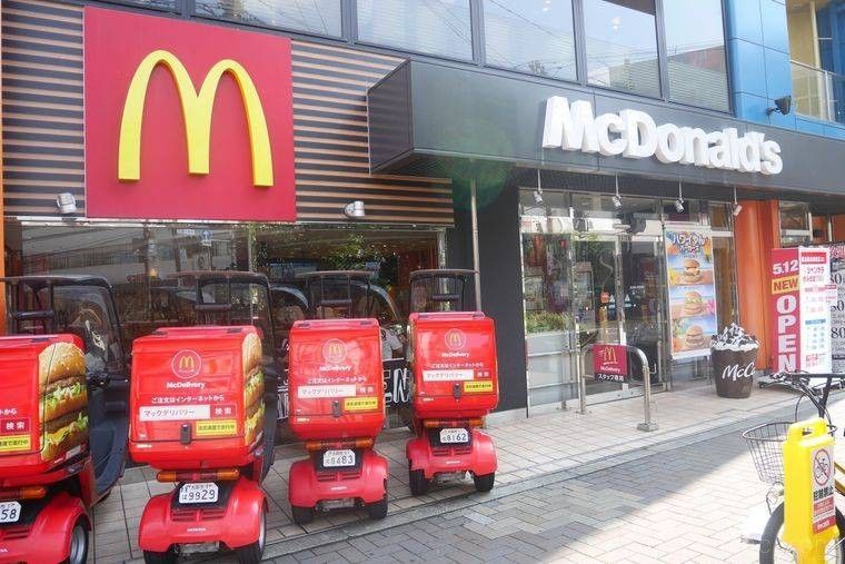 マクドナルドの店舗前